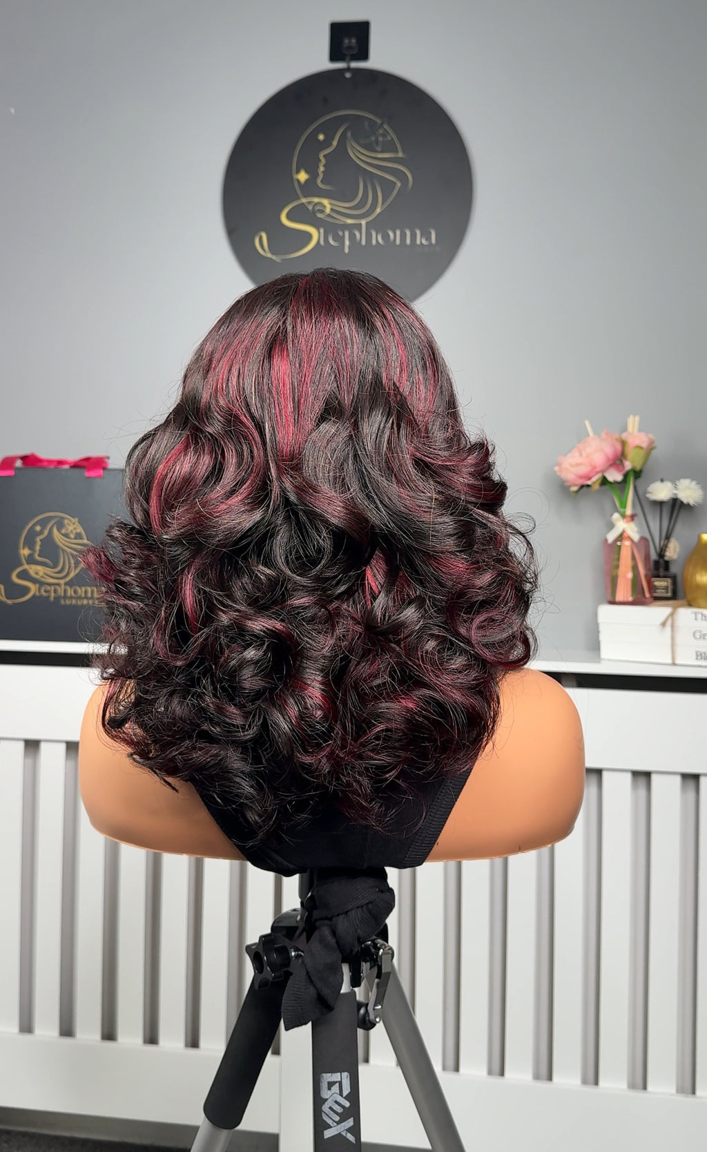 Elite Wavy Bouncy in Burgundy Highlights