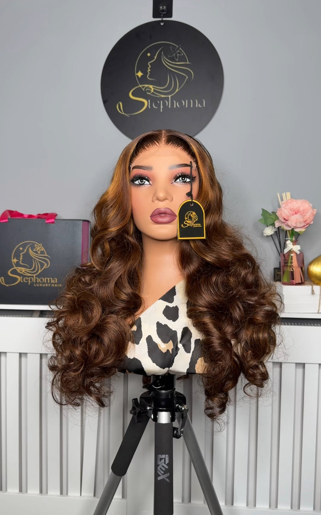 24” Luxe Wavy in Brown with Highlights