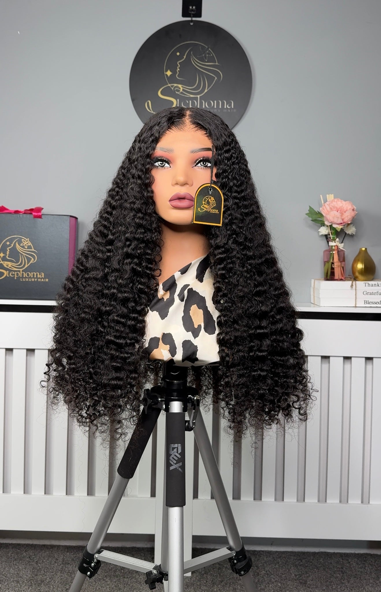 28” Iris Curly with 5by5 Closure