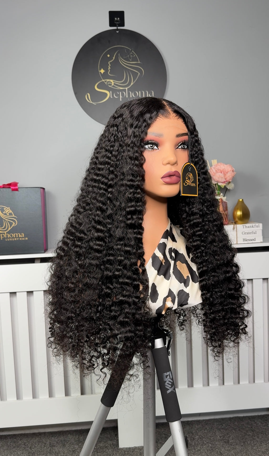 28” Iris Curly with 5by5 Closure