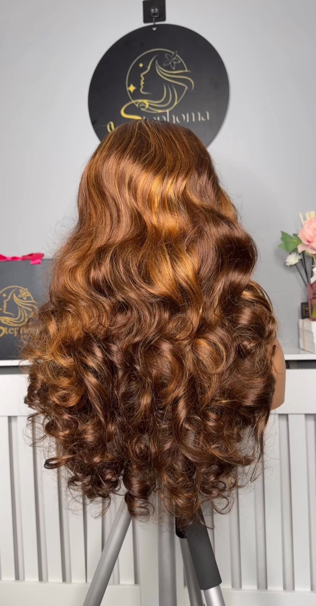 24” Luxe Wavy in Brown with Highlights