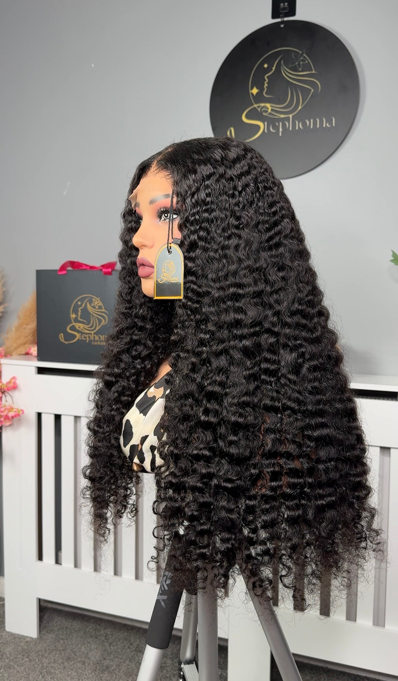 28” Iris Curly with 5by5 Closure