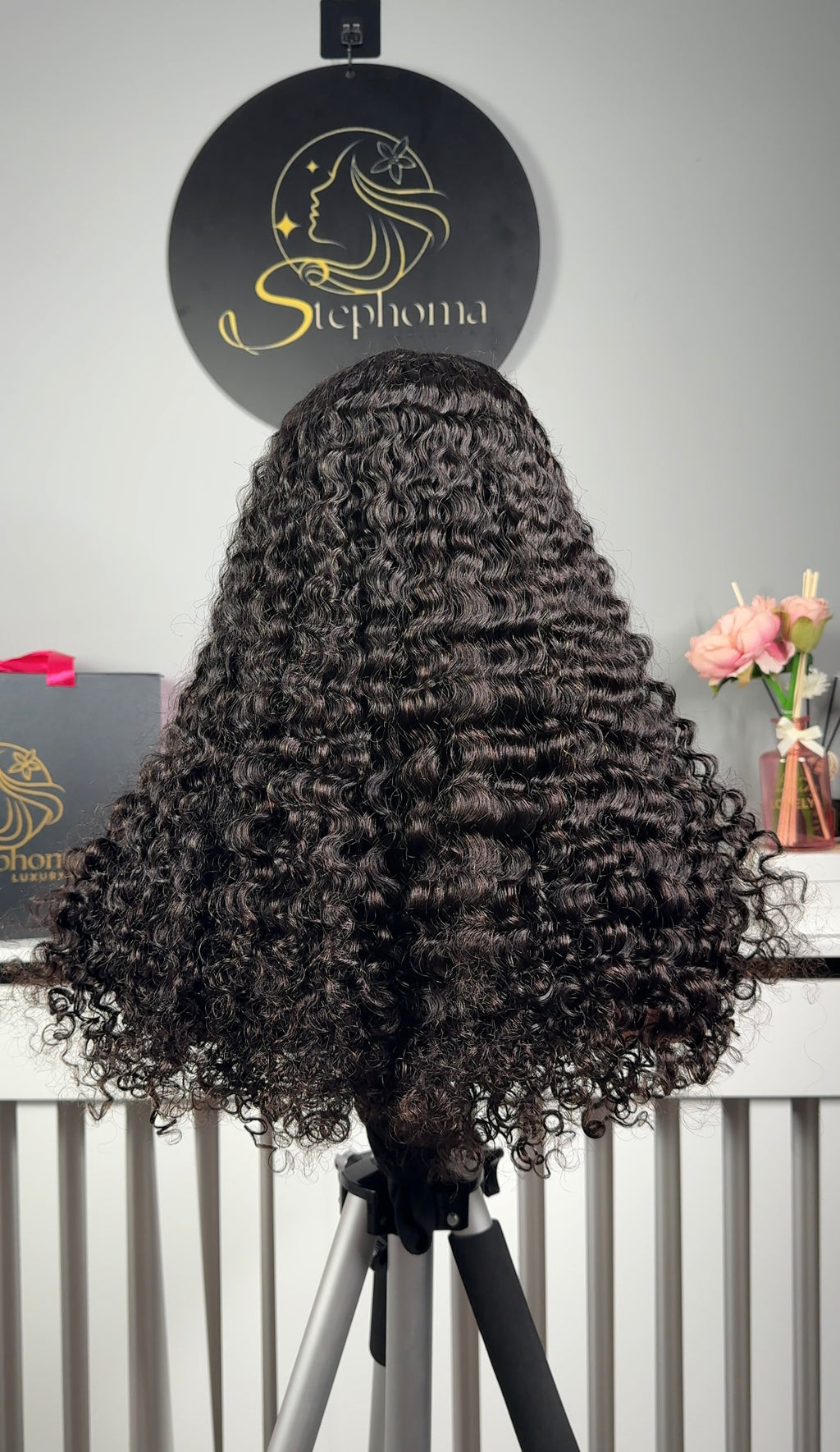 20” Iris Curly (Defined) with 5by5 Closure