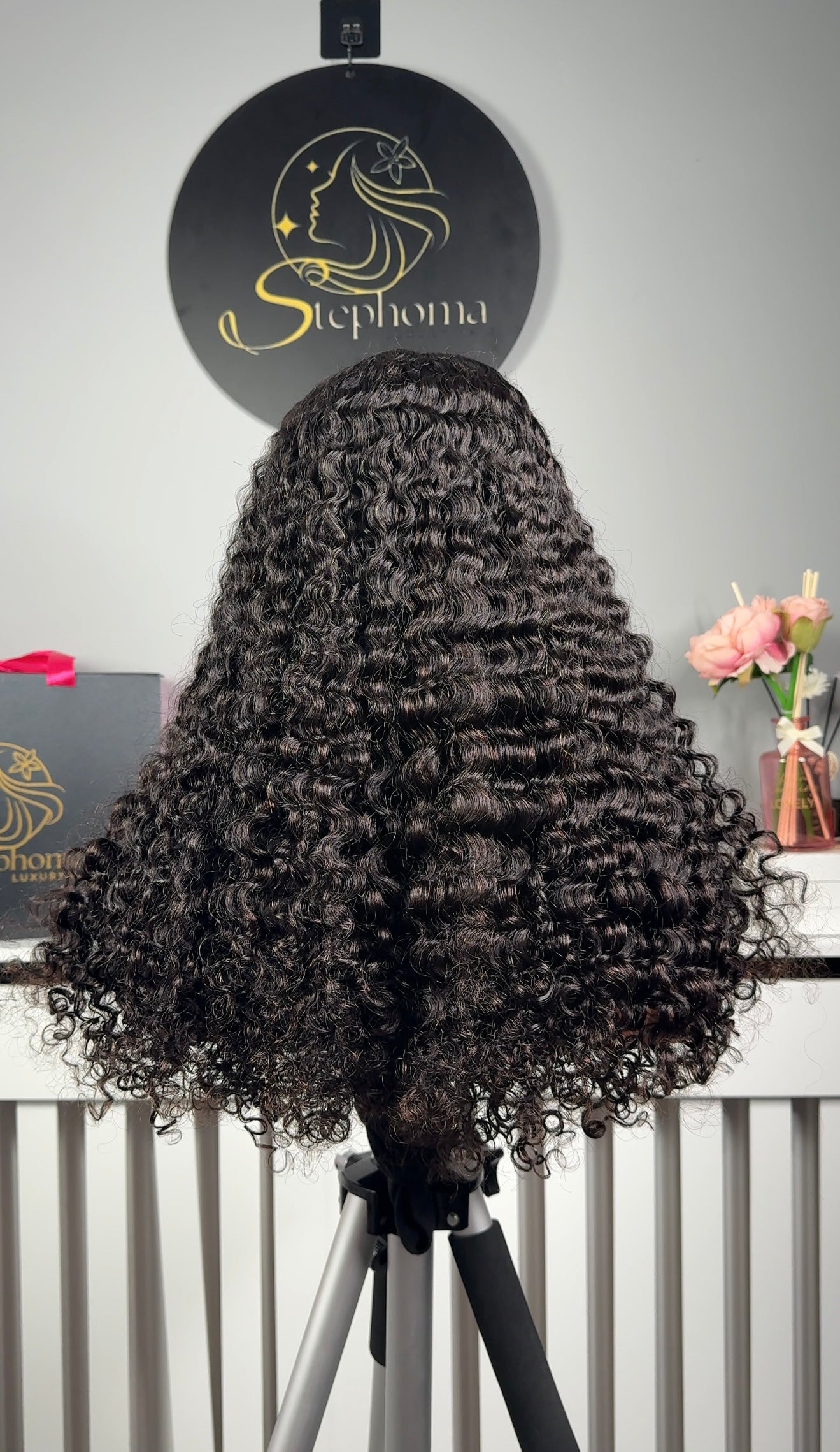 20” Iris Curly (Defined) with 5by5 Closure
