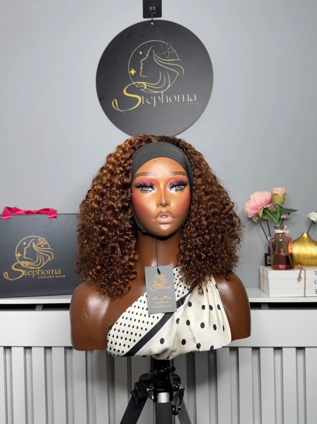 The Chic Headband wig in Piano